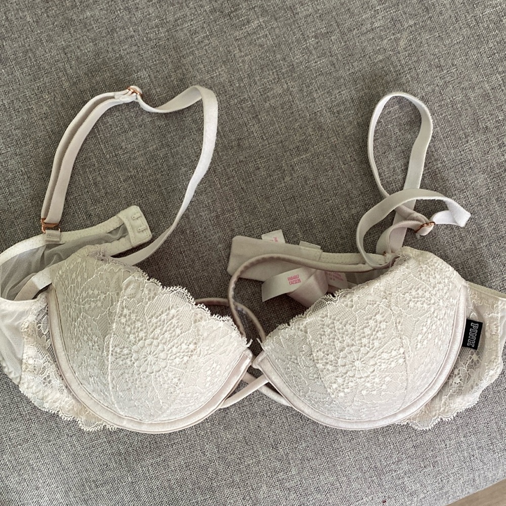 VICTORIAS SECRET PINK BRA!